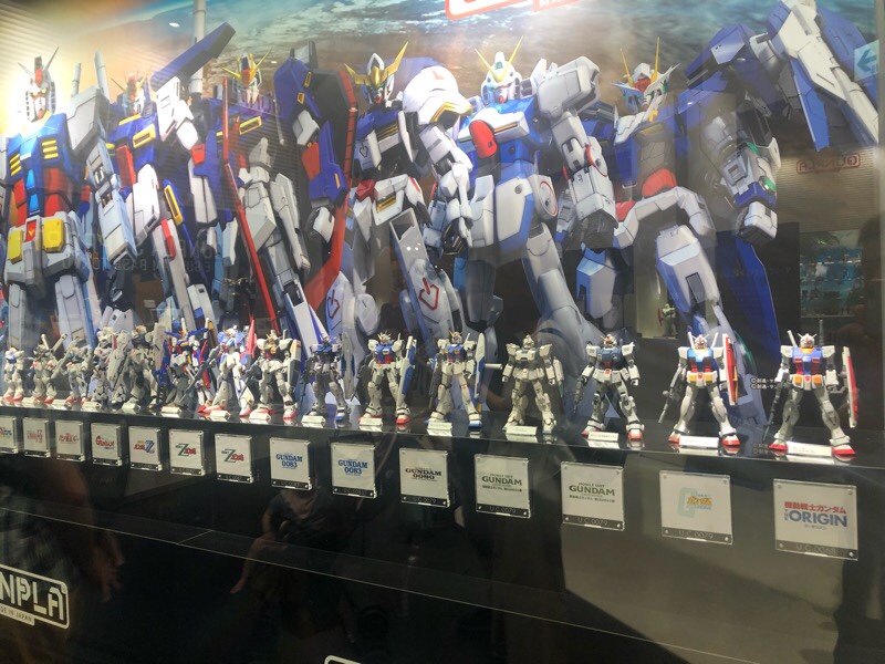 ガンダムベース東京 ガンダムベース東京は見所満載です 特にsdは圧巻 パール塗装のガンプラなどなど Since07