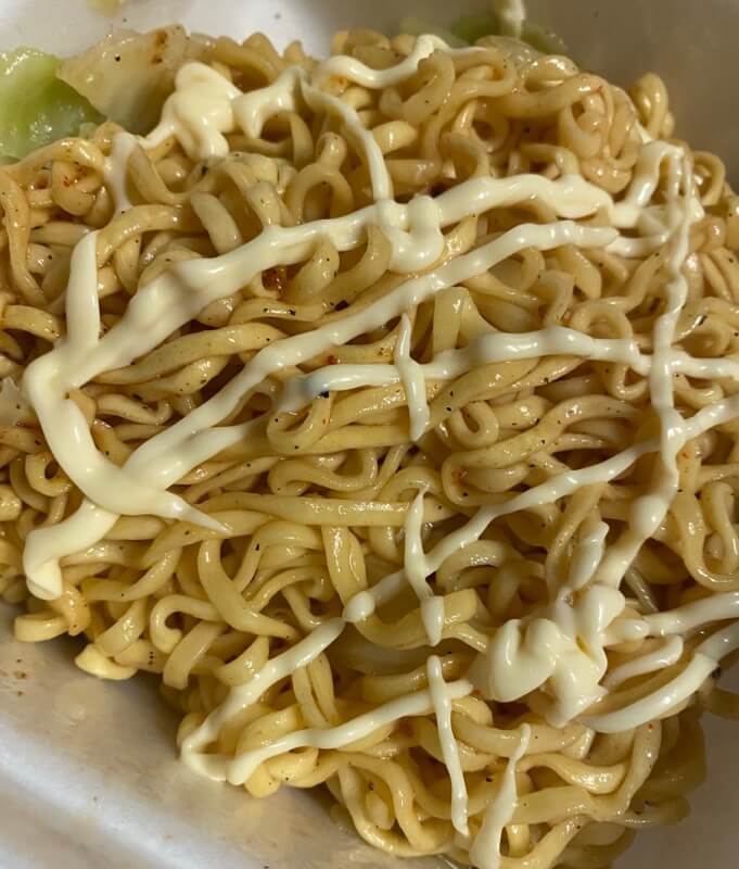 ラッキーマヨネーズおかき味油そばの完成品画像
