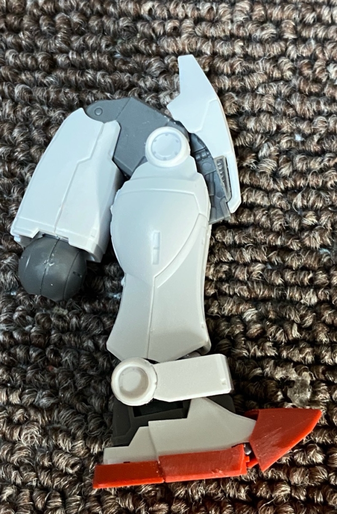 機動戦士ガンダムジ・オリジンHG026番「ガンダム」の足の可動域(全部曲げた)
