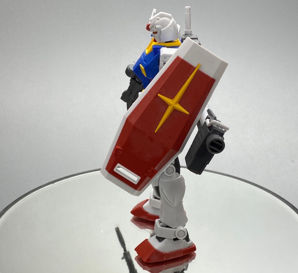 HGオリジンガンダムの盾の向きは逆