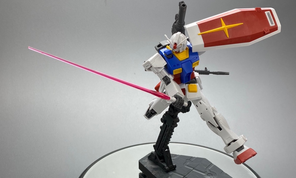 機動戦士ガンダムジ・オリジンHG026番「ガンダム」のポージング