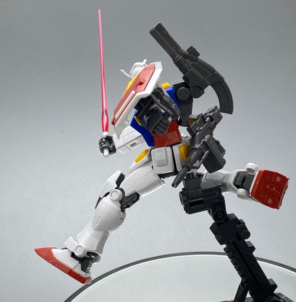 機動戦士ガンダムジ・オリジンHG026番「ガンダム」のポージング
