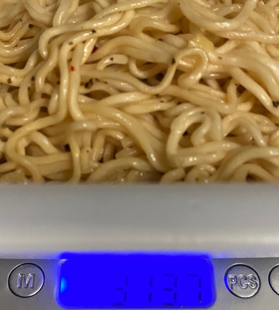 マルちゃんごつ盛り塩焼そばの湯切り後の麺