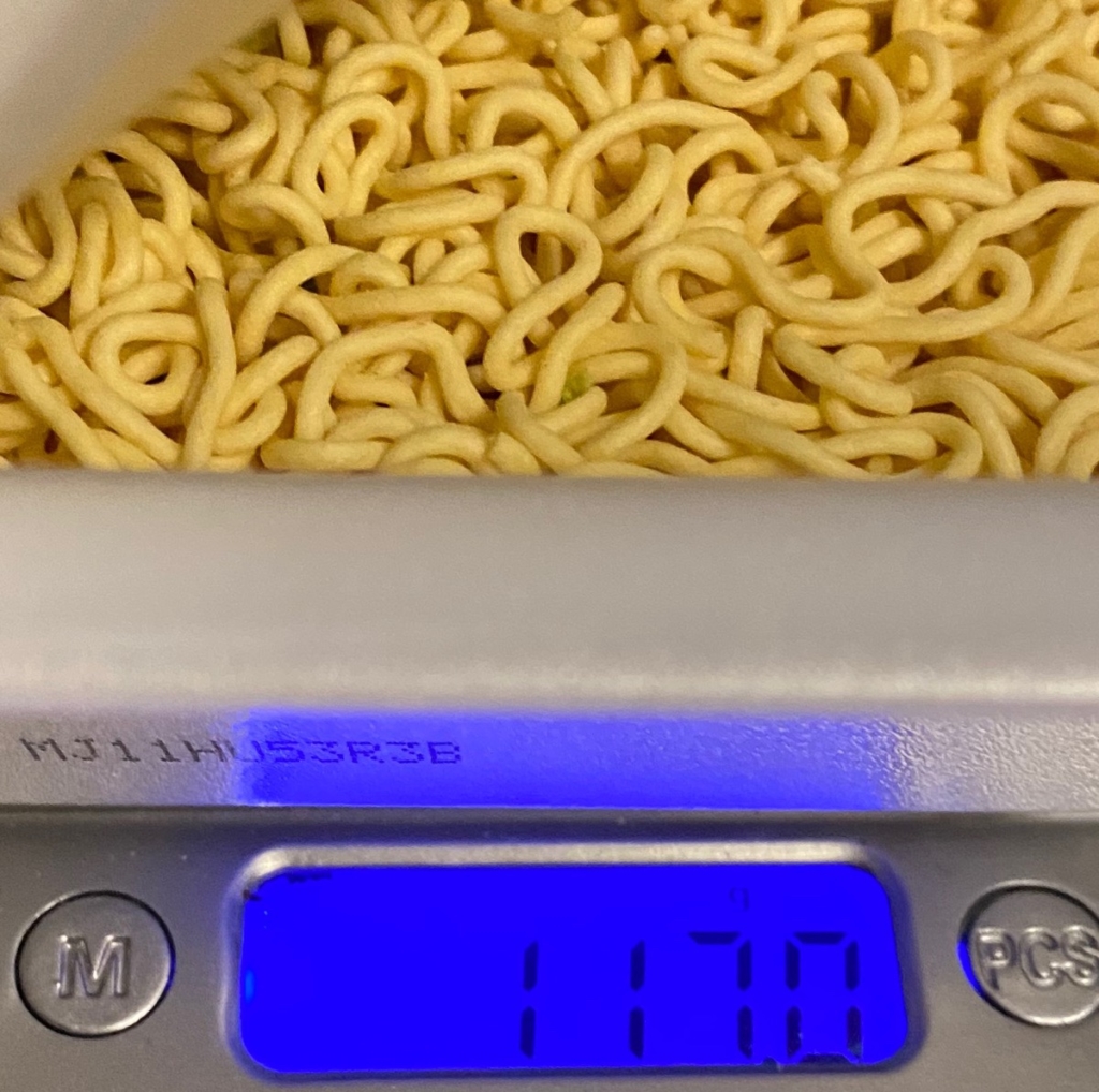 明星一平ちゃん夜店の焼そばキムマヨ味のお湯を入れる前の重量