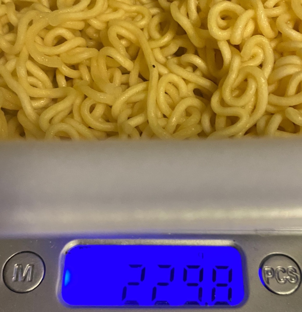 明星一平ちゃん夜店の焼そばキムマヨ味の湯切り後の重量