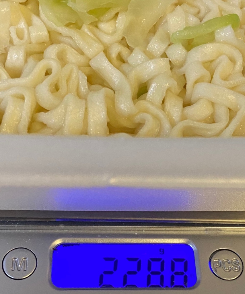 明星と丸美屋がコラボして誕生したのりたま焼うどんだし醤油味の湯切り後の重量