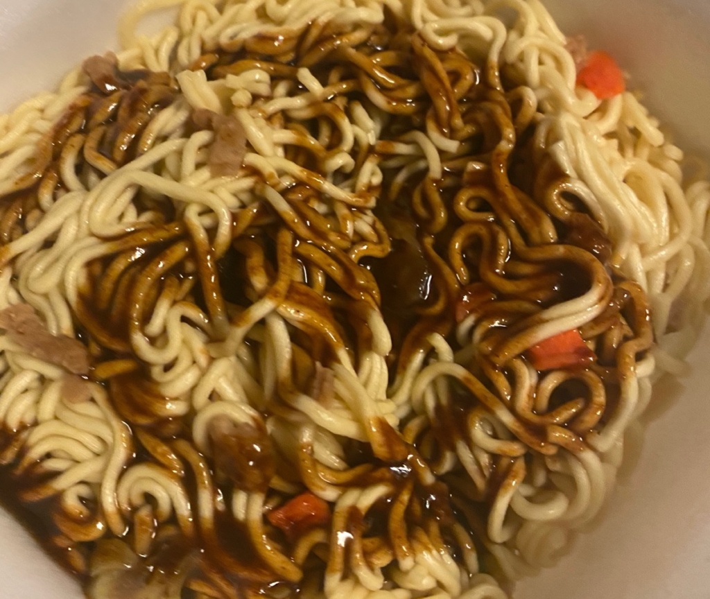 カレーハウスcoco壱番屋監修カレー焼そばのソース投入