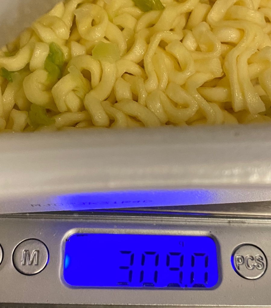 東京神保町行列の絶えない焼そば専門店みかさ監修塩焼そばの湯切り後の重量