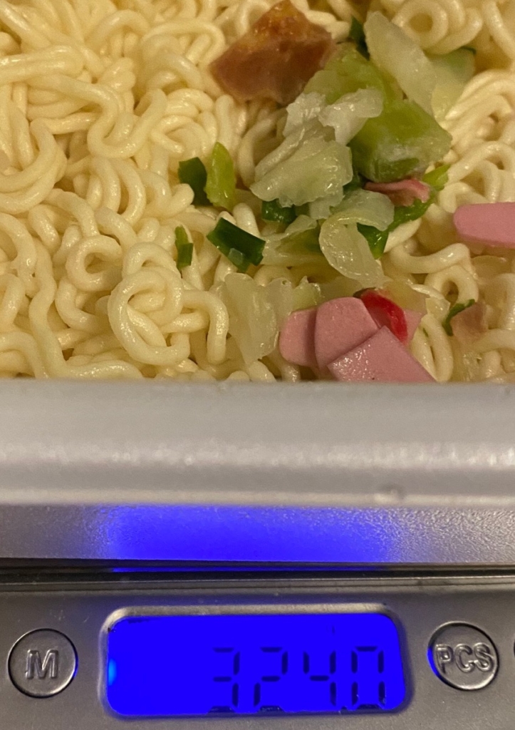 博多だるま監修背脂とんこつ焼ラーメンの湯切り後の重量