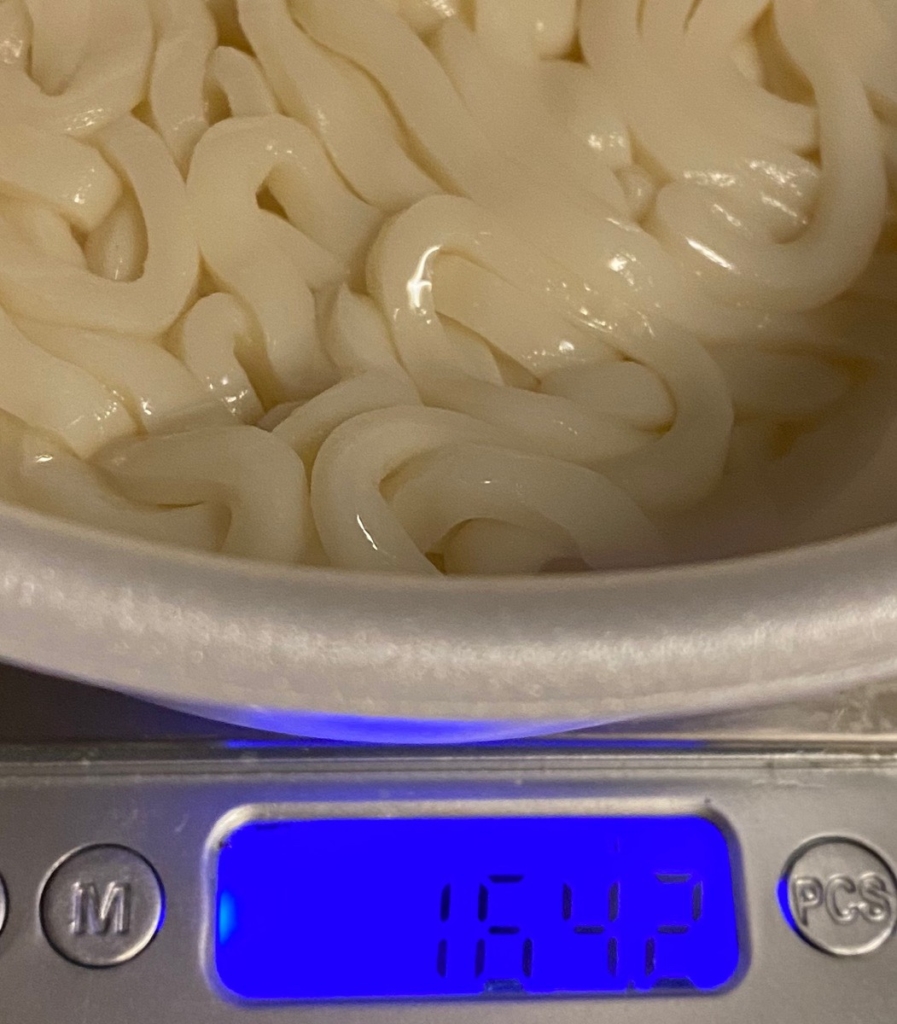 金ちゃん生麺ぶっかけ明太クリームうどんのお湯を入れる前の重量