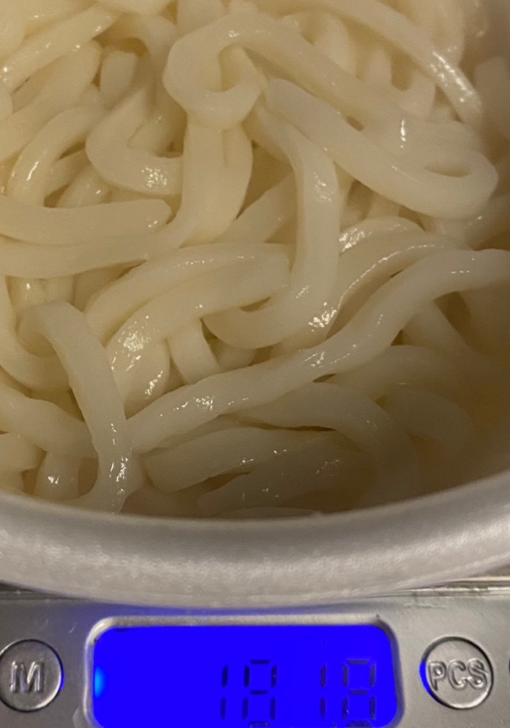 金ちゃん生麺ぶっかけ明太クリームうどんの湯切り後の重量