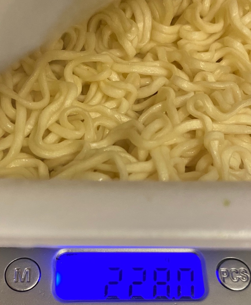 塩分控えめの評判屋塩焼そばのお湯を切った後の重量