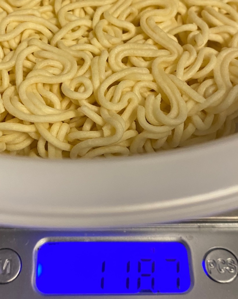 金ちゃんいか焼そばのお湯を入れる前の重量