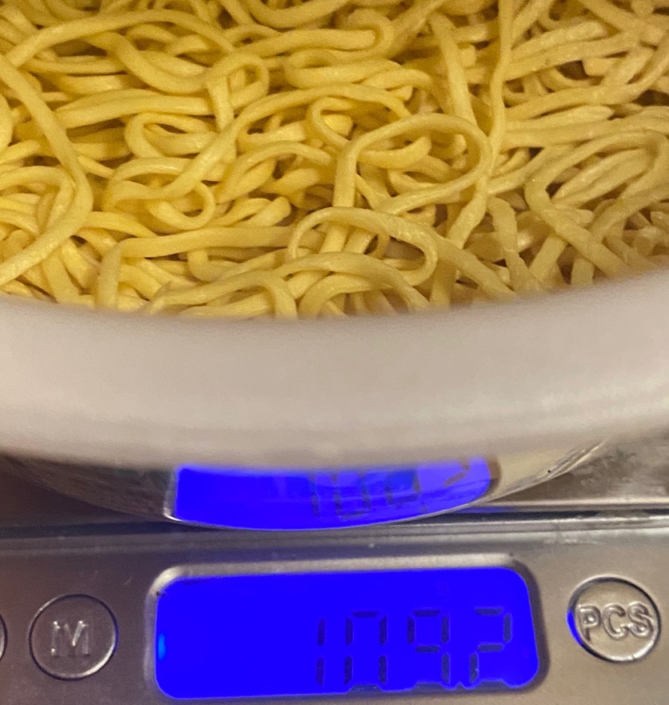 マルちゃん正麺ゆず香る塩まぜそばのお湯を入れる前の重量
