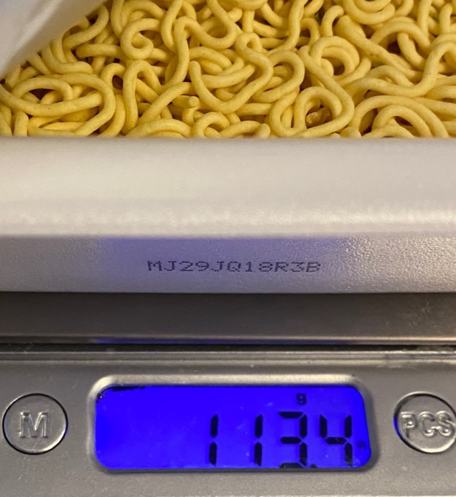 明星一平ちゃん夜店の焼そば復活総選挙1位のわさびマヨ醤油味のお湯を入れる前の重量