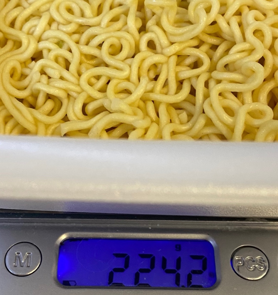 明星一平ちゃん夜店の焼そば復活総選挙1位のわさびマヨ醤油味の湯切り後の重量