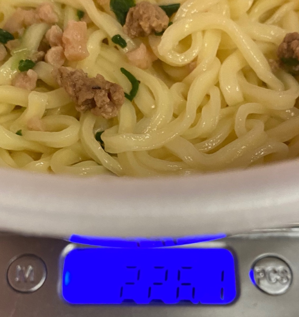 ニュータッチ凄麺汁なしTHE・担担麺の湯切り後の重量
