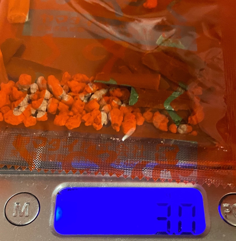 ニュータッチ名古屋発台湾まぜそばのかやくの重量