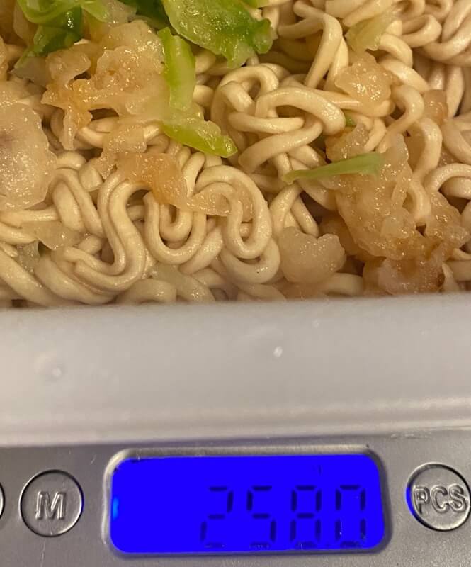 ニュータッチKASUYA監修大阪かす焼そばの湯切り後の麺