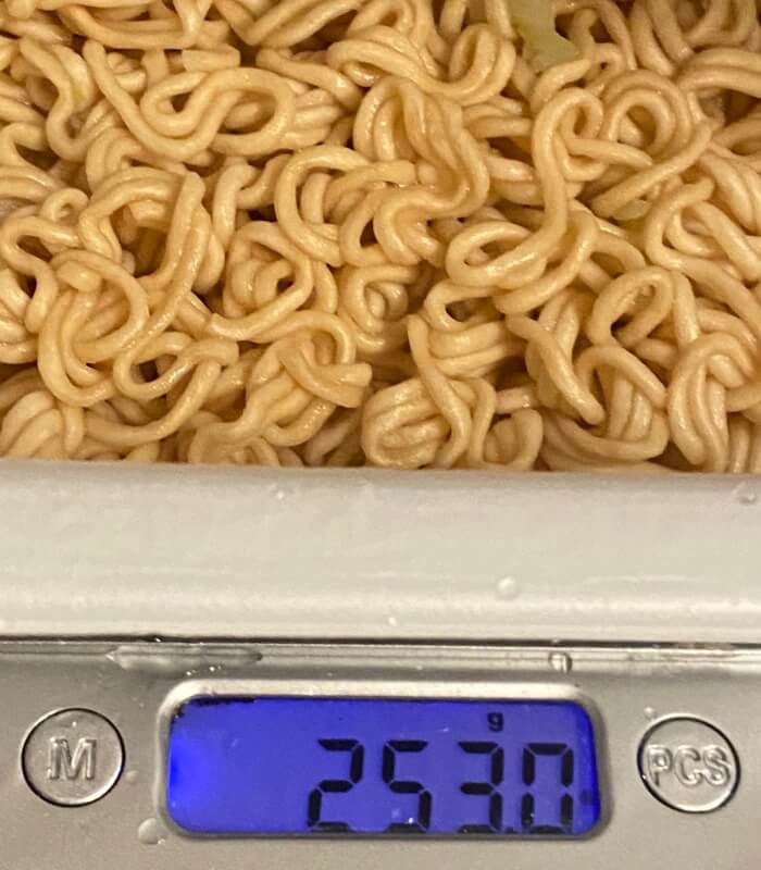 明星一平ちゃん夜店の焼そば【2020年リニューアル版】の湯切り後の重量