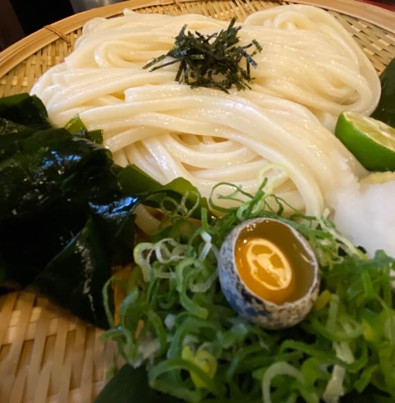 大阪府枚方市にあるうどん屋さん「釜盛（かませい）」のざるうどん