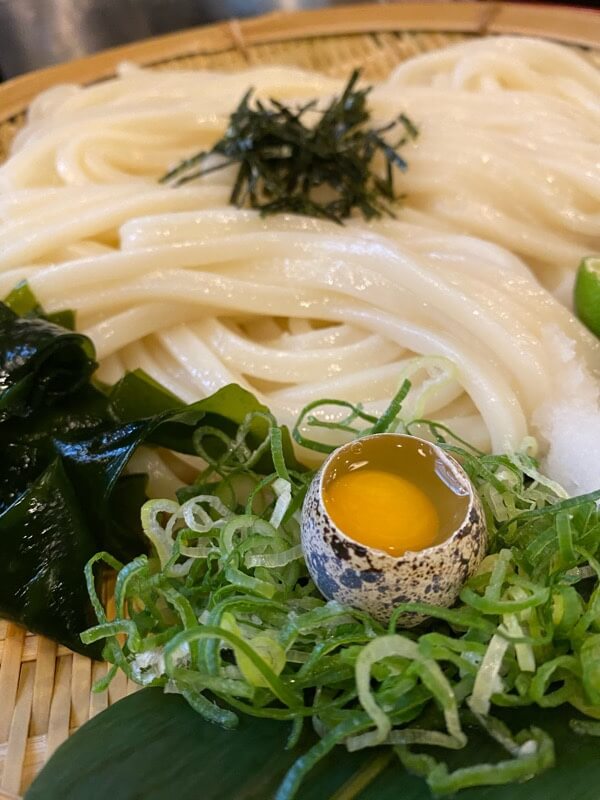 大阪府枚方市にあるうどん屋さん「釜盛（かませい）」の天ざるうどん