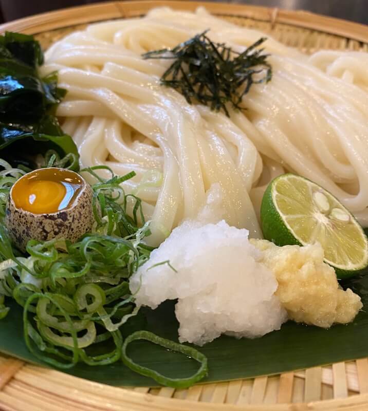 大阪府枚方市にあるうどん屋さん「釜盛（かませい）」のざるうどん