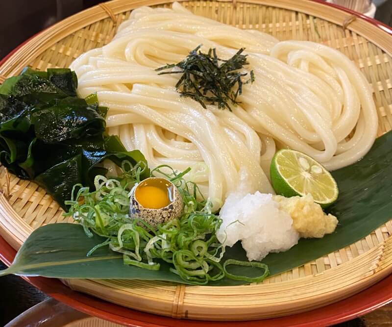 大阪府枚方市にあるうどん屋さん「釜盛（かませい）」のざるうどん