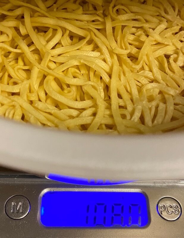 マルちゃん正麺台湾まぜそばの乾麺の重量