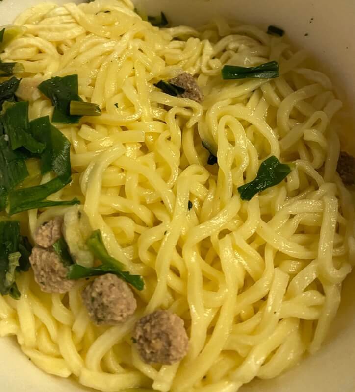 マルちゃん正麺台湾まぜそばの湯切り後の麺