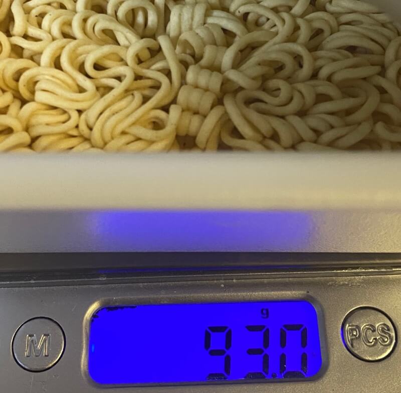 ペヨングやきそば塩のお湯を入れる前の重量