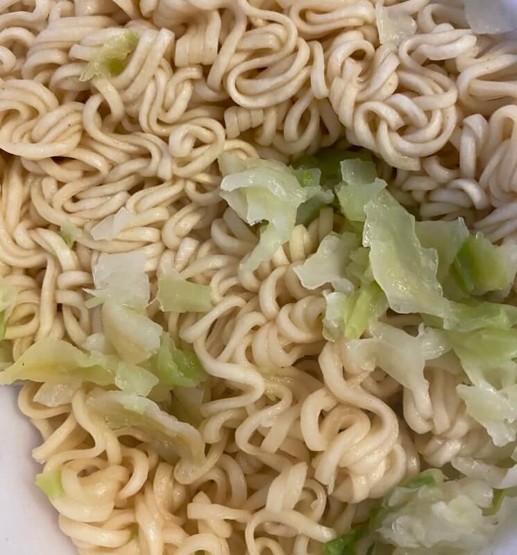 ペヨングやきそば塩の湯きりした麺