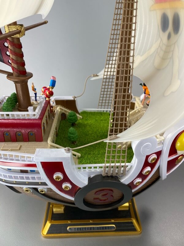 プラモデルのサウザンドサニー号の完成品