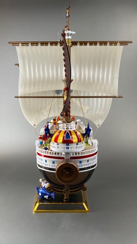 プラモデルのサウザンドサニー号の完成品