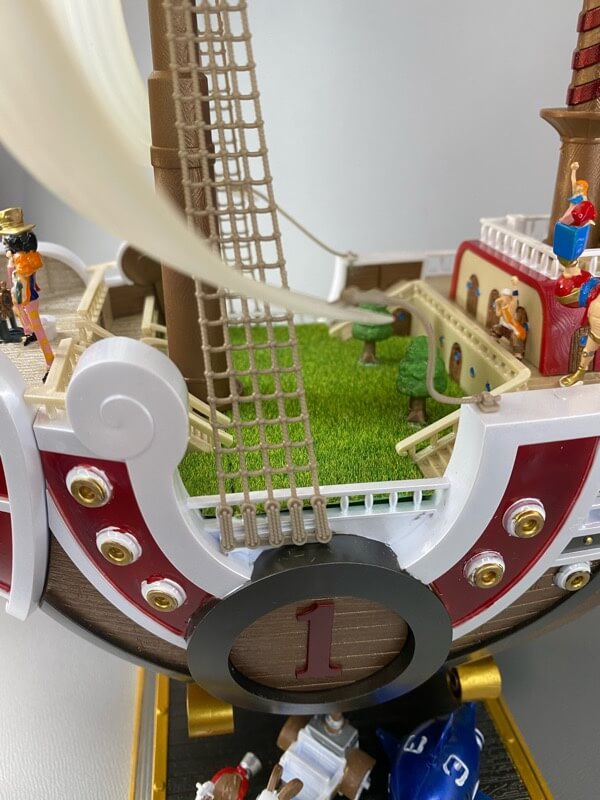 プラモデルのサウザンドサニー号の完成品