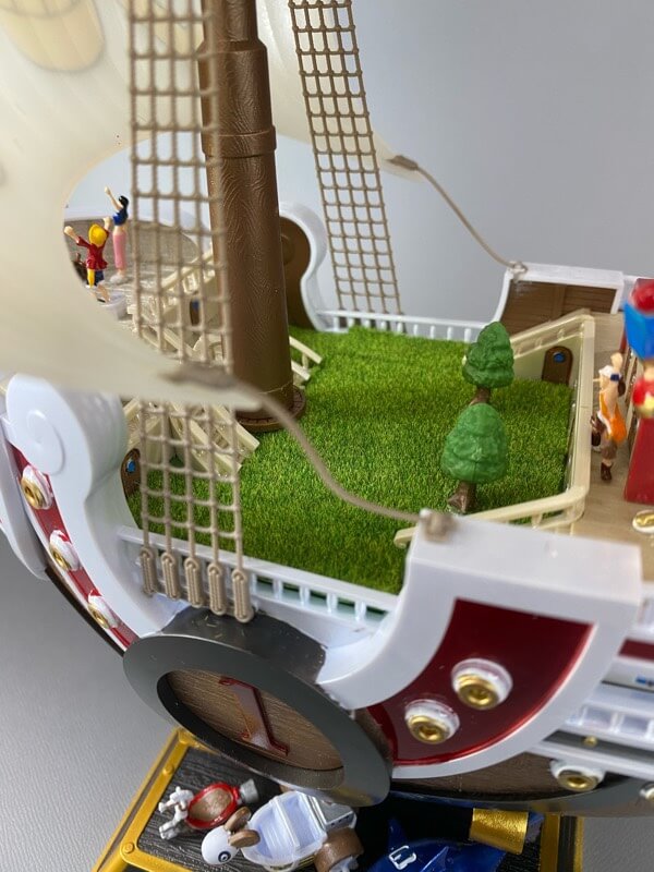 プラモデルのサウザンドサニー号の完成品