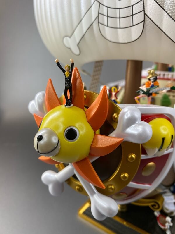 プラモデルのサウザンドサニー号の完成品