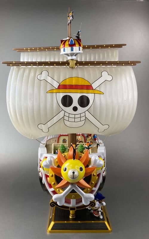 プラモデルのサウザンドサニー号の完成品