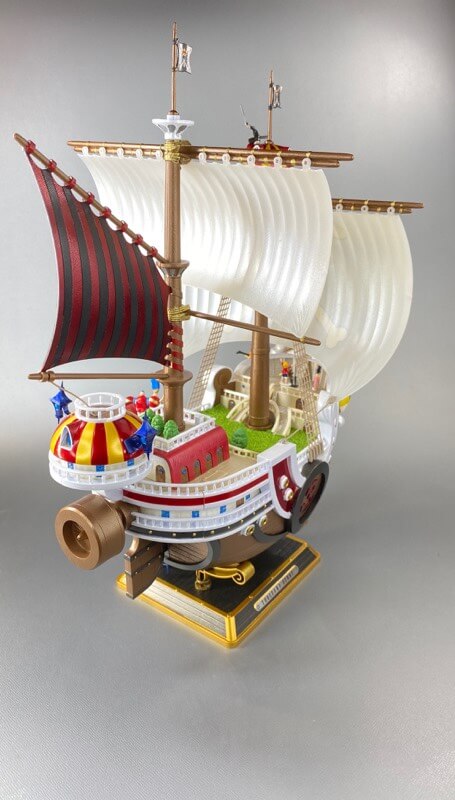 プラモデルのサウザンドサニー号の完成品