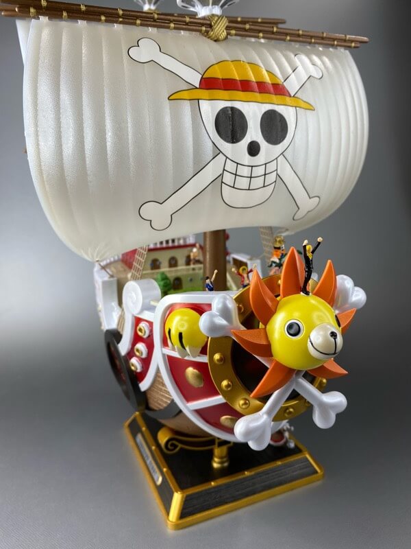 プラモデルのサウザンドサニー号の完成品