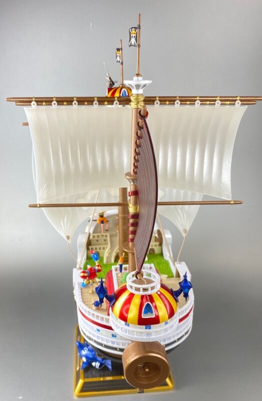プラモデルのサウザンドサニー号の完成品
