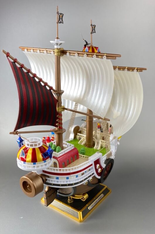 プラモデルのサウザンドサニー号の完成品