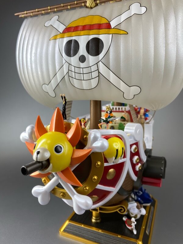 プラモデルのサウザンドサニー号の完成品