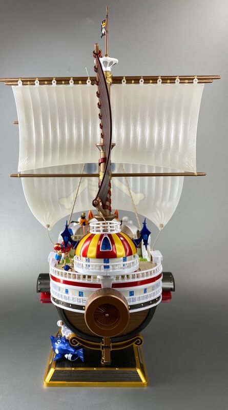 プラモデルのサウザンドサニー号の完成品