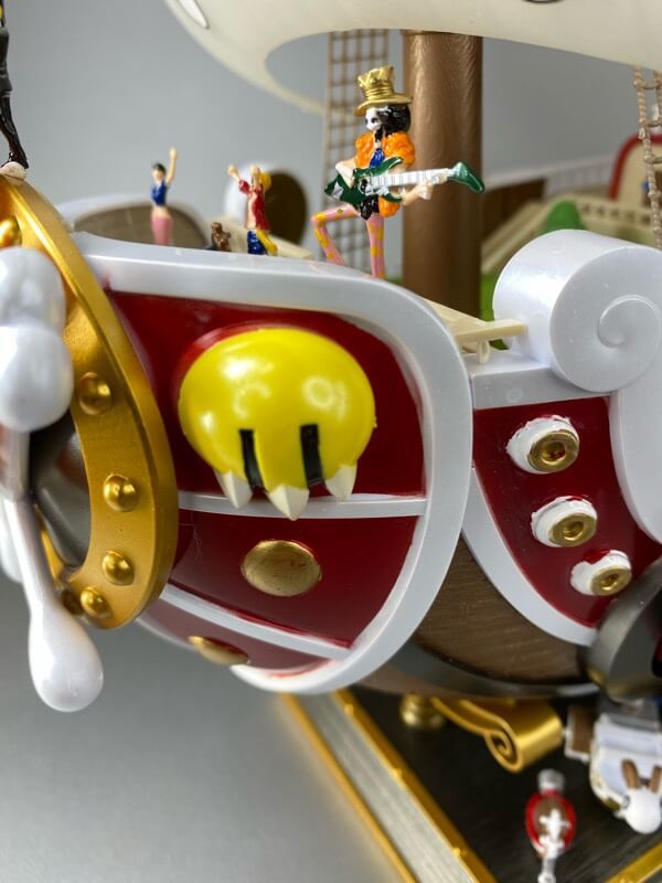 プラモデルのサウザンドサニー号の完成品