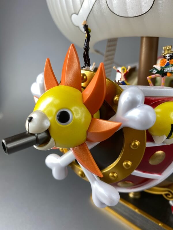 プラモデルのサウザンドサニー号の完成品