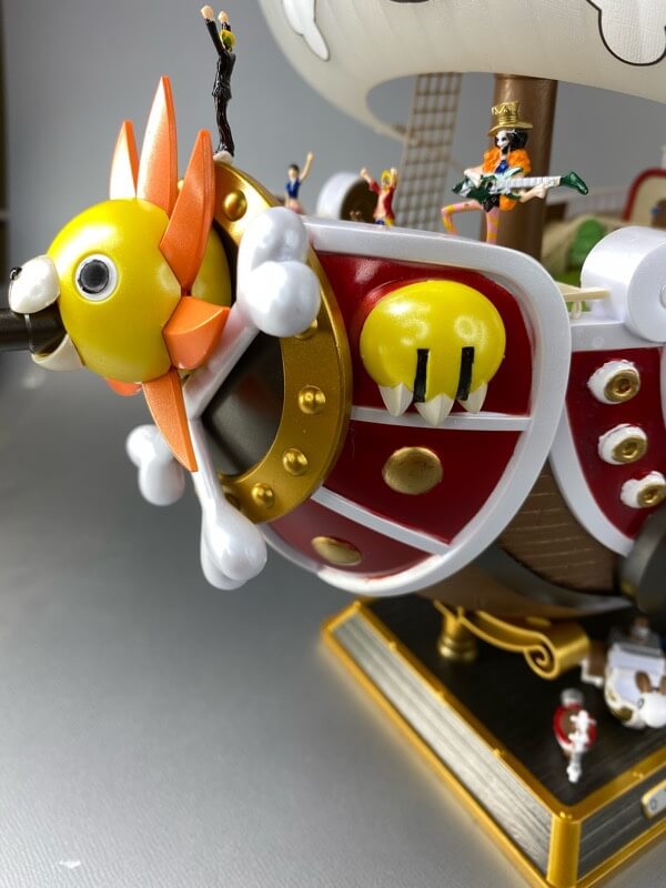 プラモデルのサウザンドサニー号の完成品