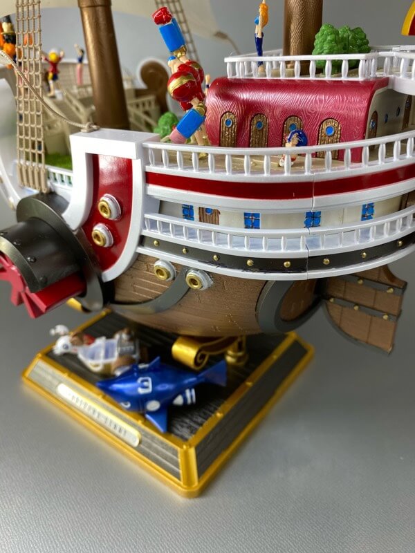 プラモデルのサウザンドサニー号の完成品