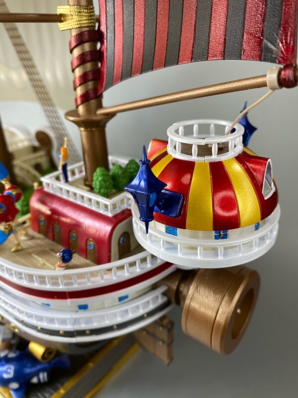 プラモデルのサウザンドサニー号の完成品