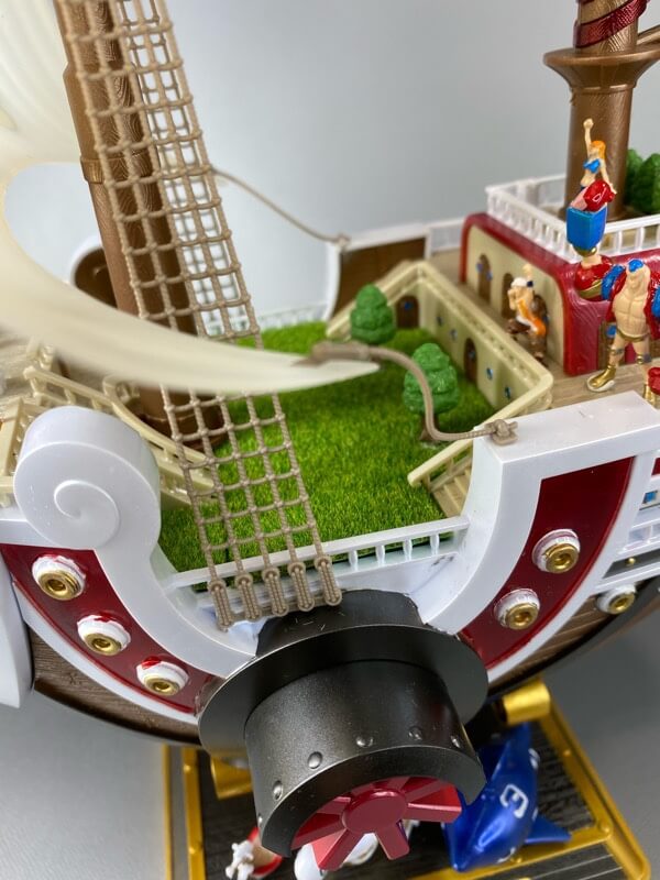 プラモデルのサウザンドサニー号の完成品